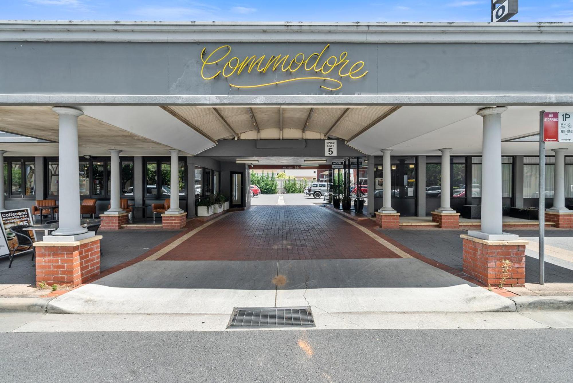Commodore Motor Inn ออลเบอรี ภายนอก รูปภาพ